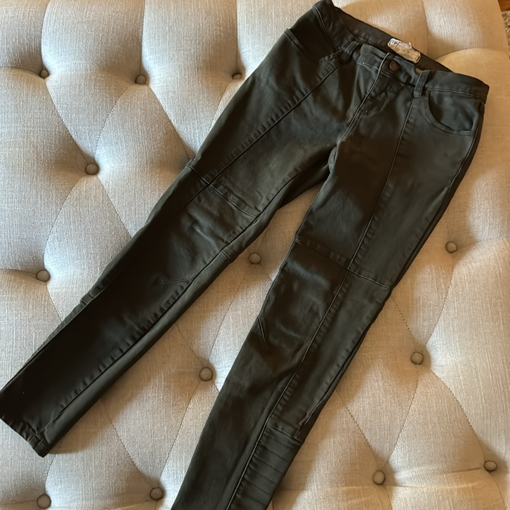 FREE PEOPLE JEAN BUNDLE. NWT AND NWOT. SIZE 26 - Picture 9 of 11